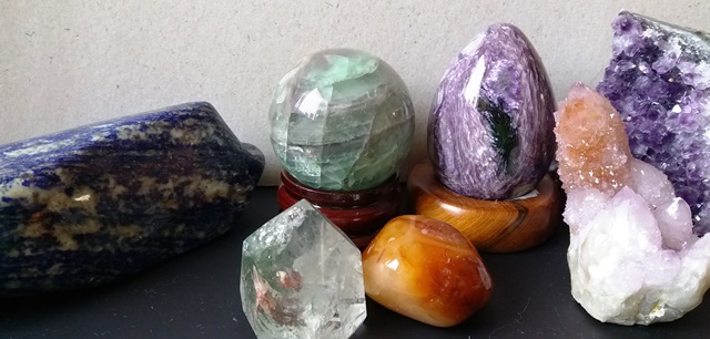 various crystals around my bedroom - esther neela blog